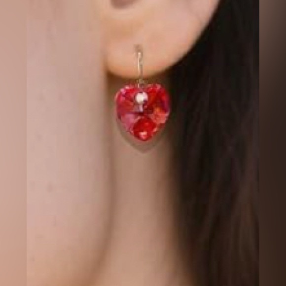 Gorgeous Neiman Marcus 18KT Dip Swarovski Crystal red Heart earrings - Picture 3 of 4